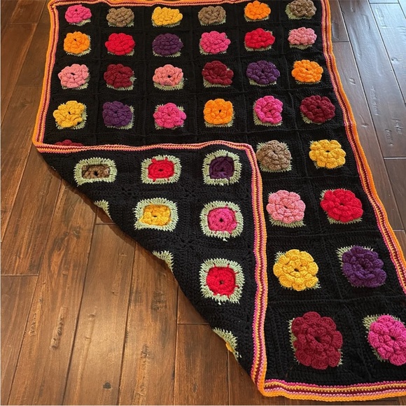 Vtg Crocheted Granny Square 3D Puffy Flowers Afghan Throw blanket - Picture 9 of 11